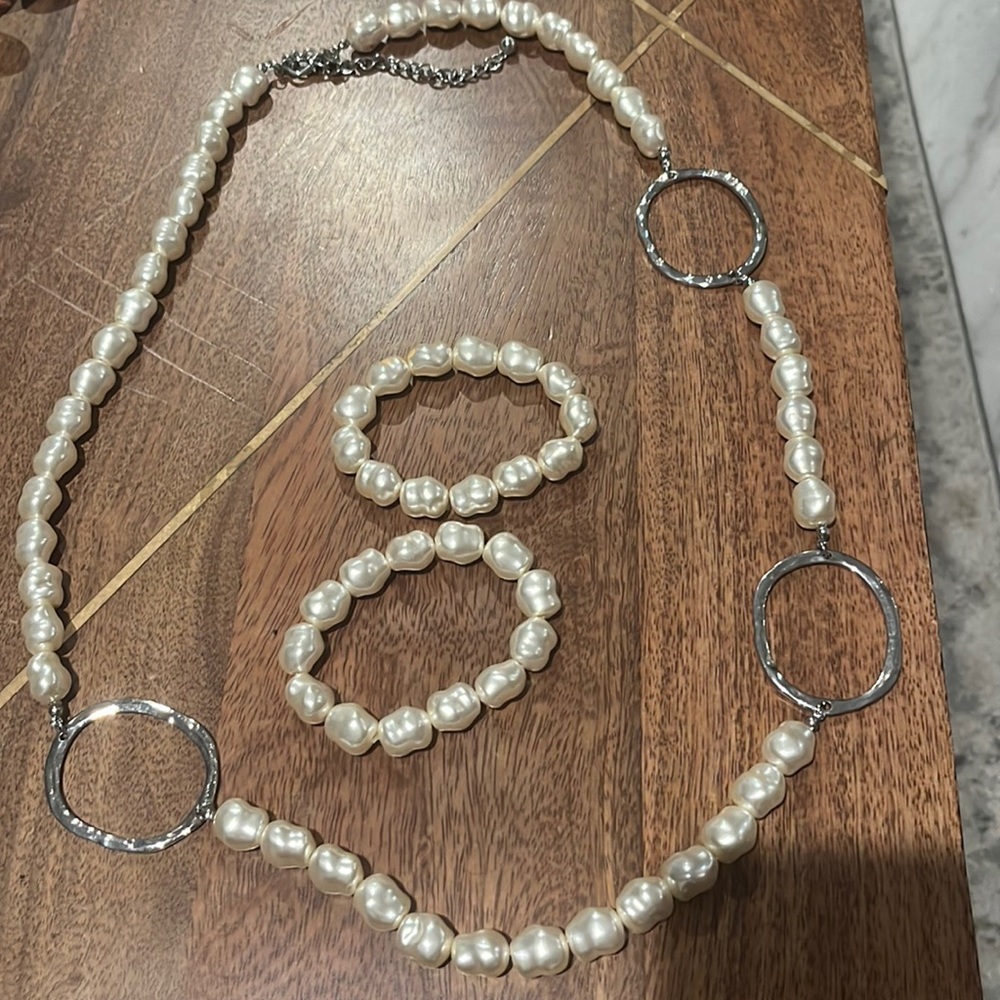 Large Pearl necklace and 2 bracelets